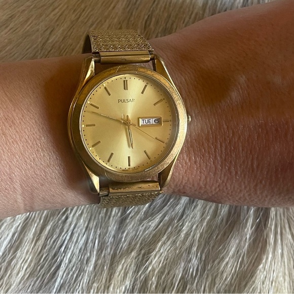 RARE vintage gold Pulsar (seiko) watch unisex main image 5